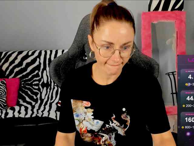 FreyaFindomFitGoddess webcam