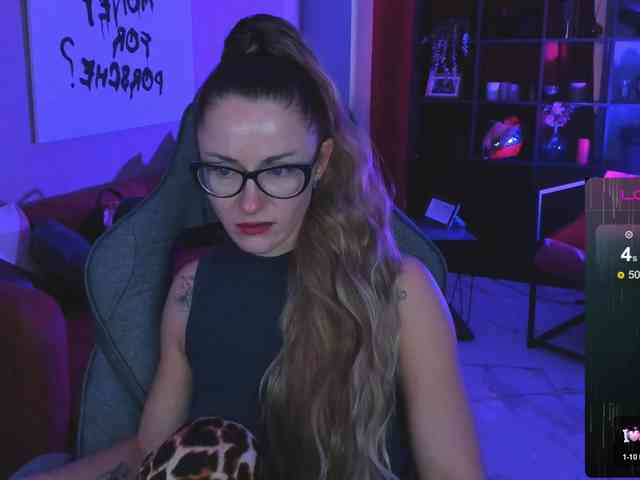 FreyaFindomFitGoddess webcam