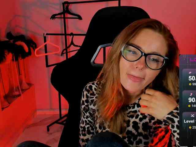 FreyaFindomFitGoddess webcam