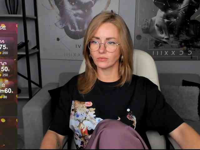 FreyaFindomFitGoddess webcam