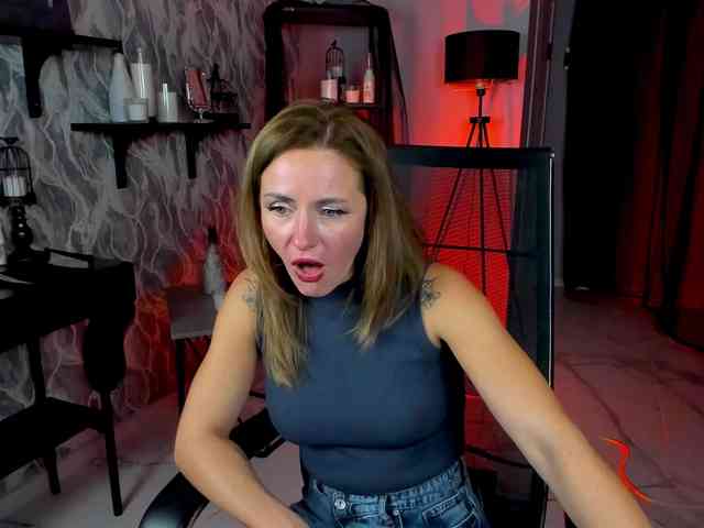 FreyaFindomFitGoddess webcam