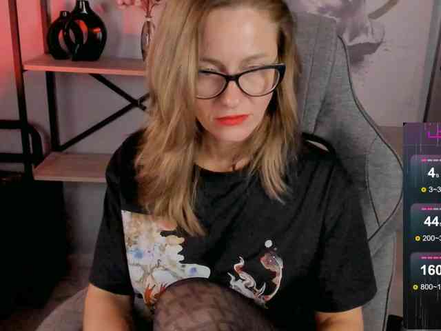 FreyaFindomFitGoddess webcam