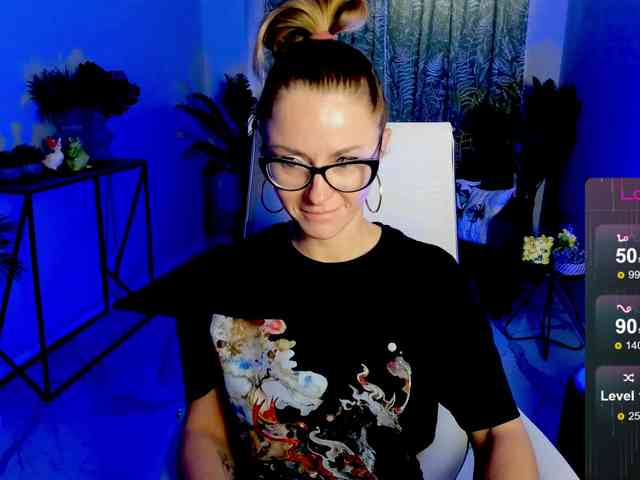 FreyaFindomFitGoddess webcam