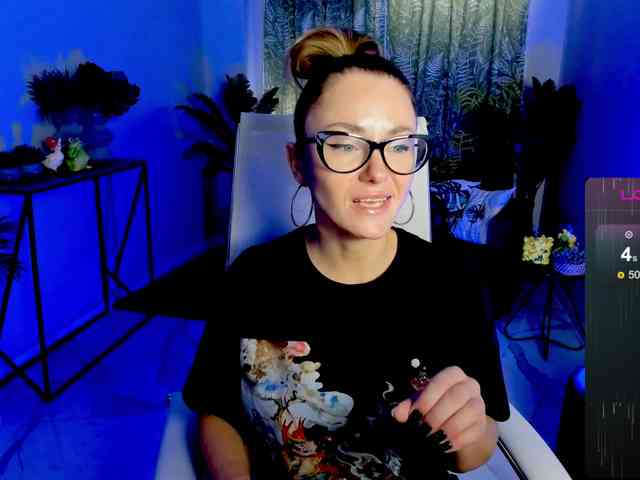 FreyaFindomFitGoddess webcam