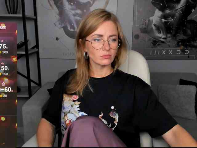 FreyaFindomFitGoddess webcam