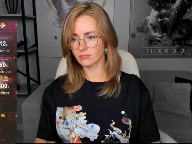 FreyaFindomFitGoddess webcam