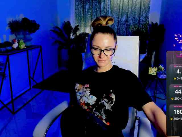 FreyaFindomFitGoddess webcam