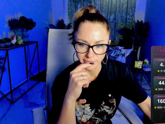 FreyaFindomFitGoddess webcam