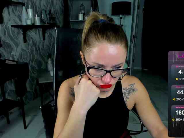 FreyaFindomFitGoddess webcam