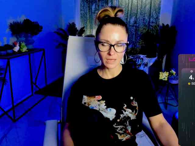 FreyaFindomFitGoddess webcam