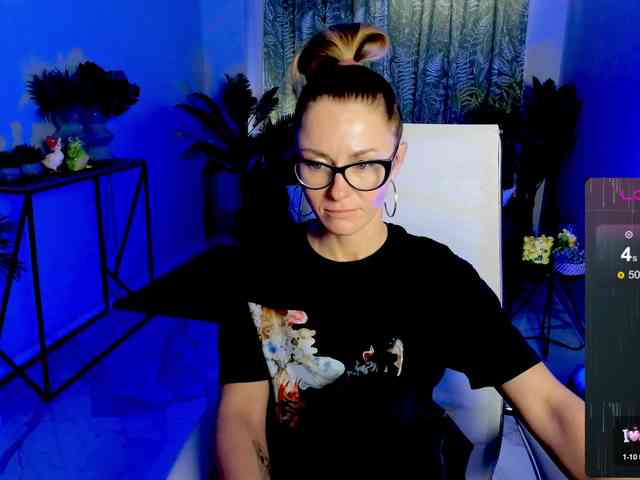 FreyaFindomFitGoddess webcam