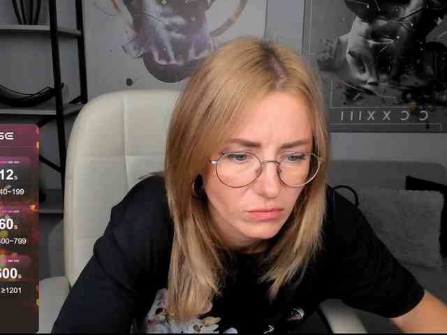 FreyaFindomFitGoddess webcam