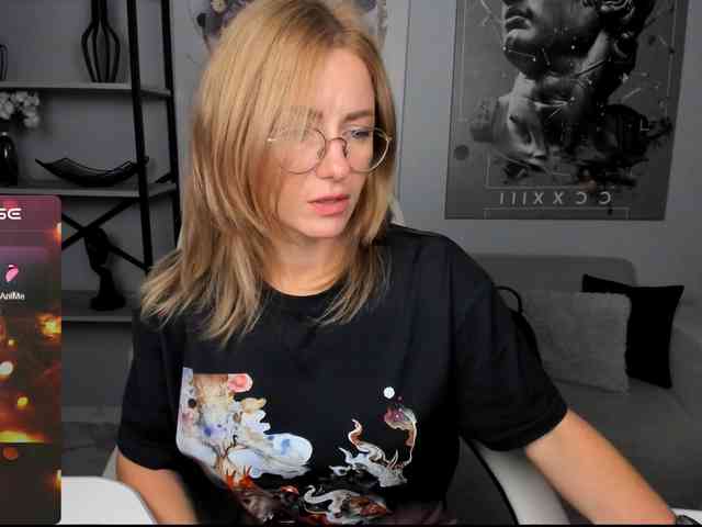 FreyaFindomFitGoddess webcam