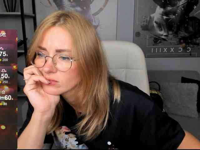 FreyaFindomFitGoddess webcam