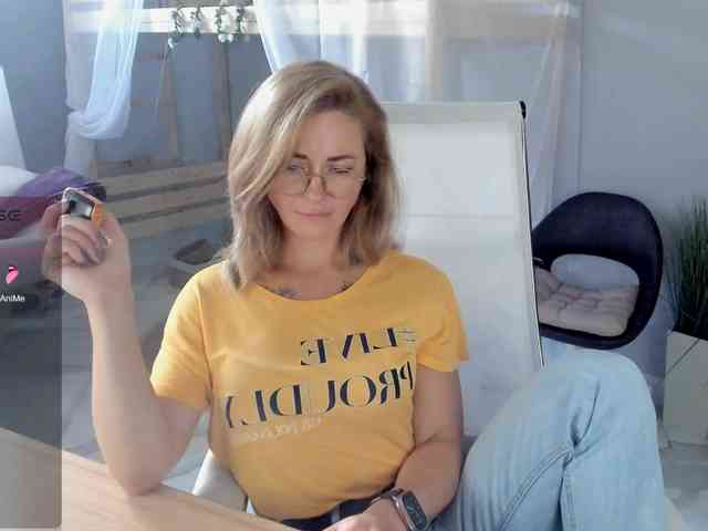 FreyaFindomFitGoddess webcam