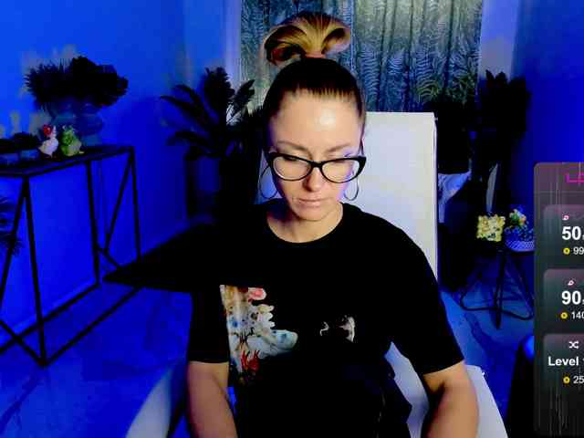 FreyaFindomFitGoddess webcam