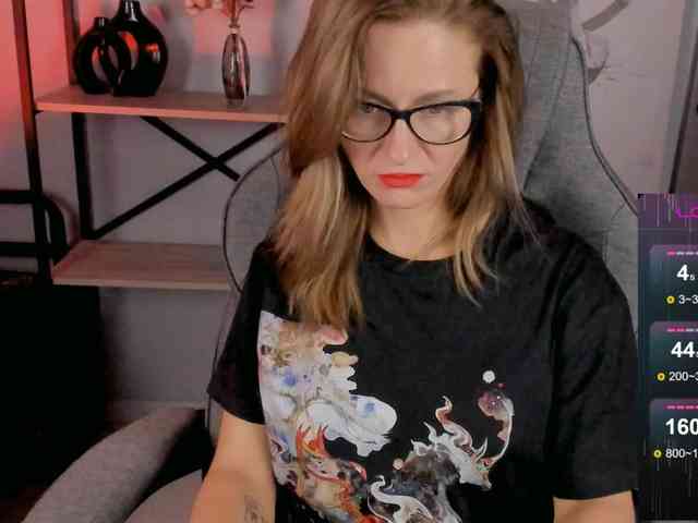 FreyaFindomFitGoddess webcam