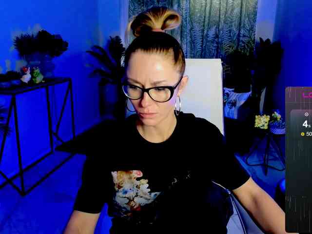 FreyaFindomFitGoddess webcam