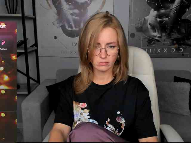 FreyaFindomFitGoddess webcam