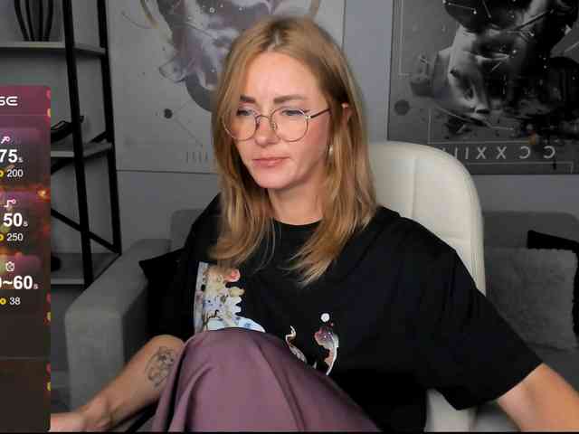 FreyaFindomFitGoddess webcam