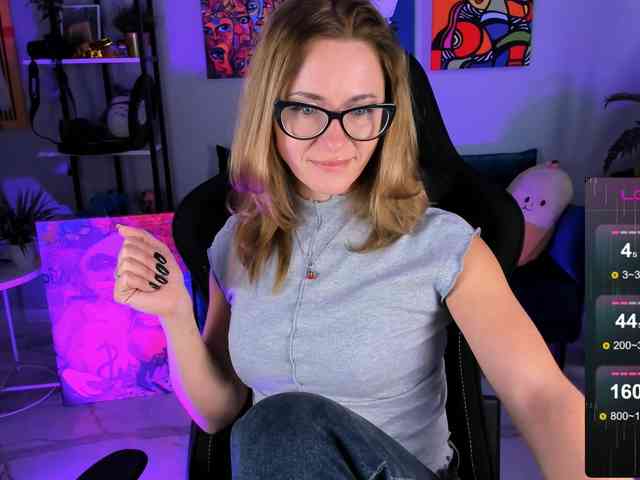 FreyaFindomFitGoddess webcam