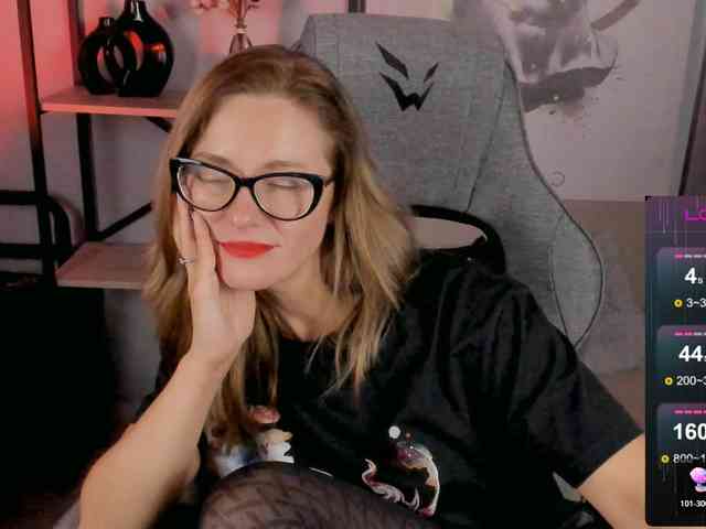 FreyaFindomFitGoddess webcam