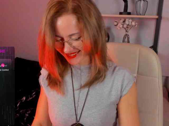 FreyaFindomFitGoddess webcam