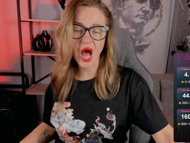 FreyaFindomFitGoddess webcam