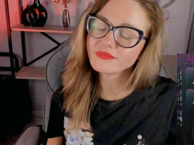 FreyaFindomFitGoddess webcam