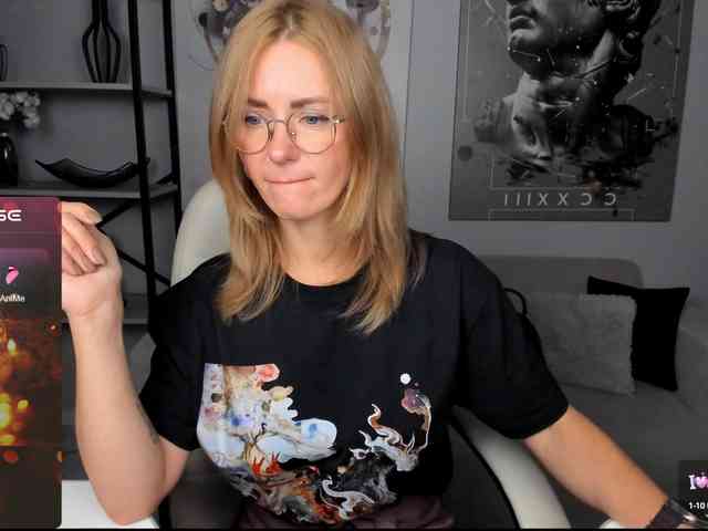 FreyaFindomFitGoddess webcam