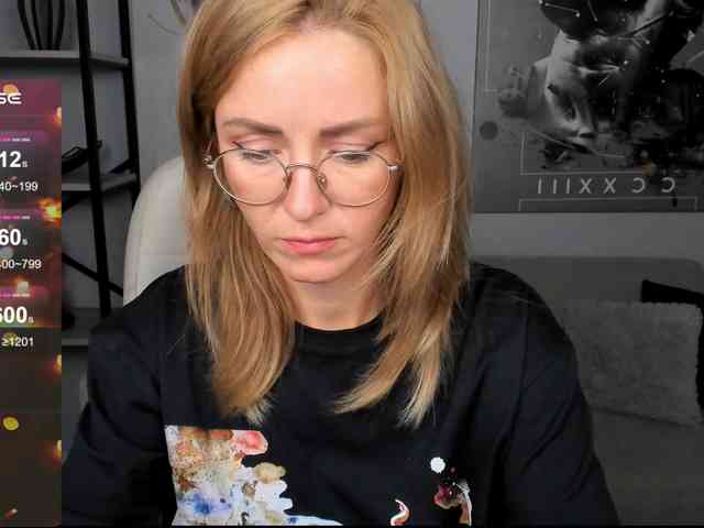 FreyaFindomFitGoddess webcam