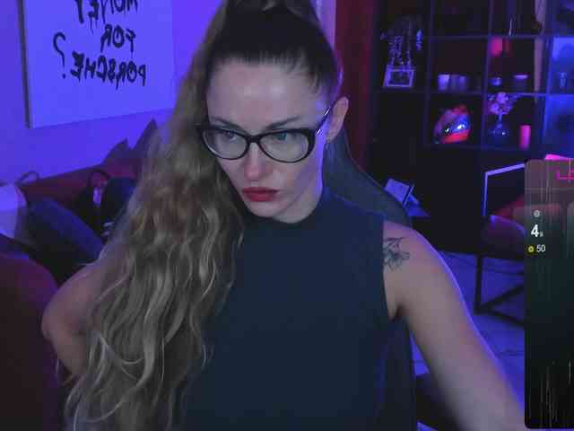 FreyaFindomFitGoddess webcam