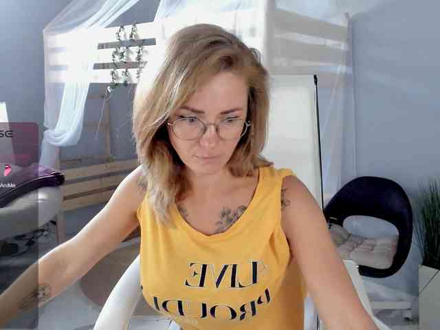 FreyaFindomFitGoddess webcam