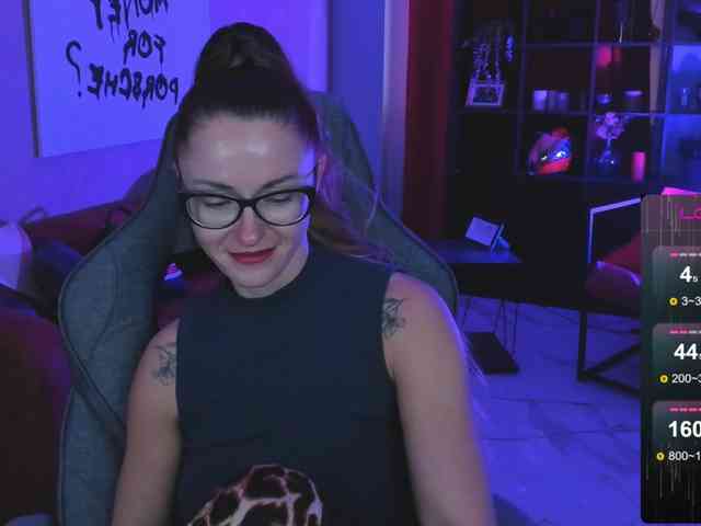 FreyaFindomFitGoddess webcam