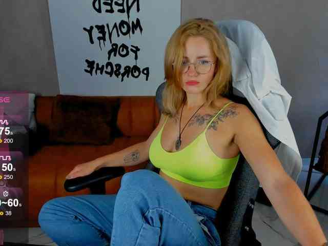 FreyaFindomFitGoddess webcam