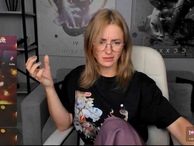 FreyaFindomFitGoddess webcam