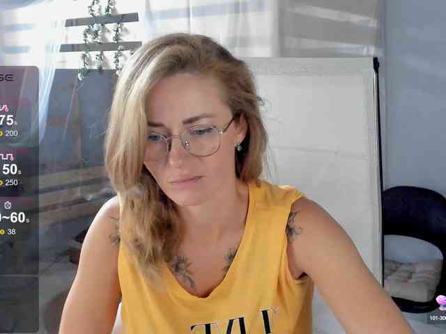 FreyaFindomFitGoddess webcam
