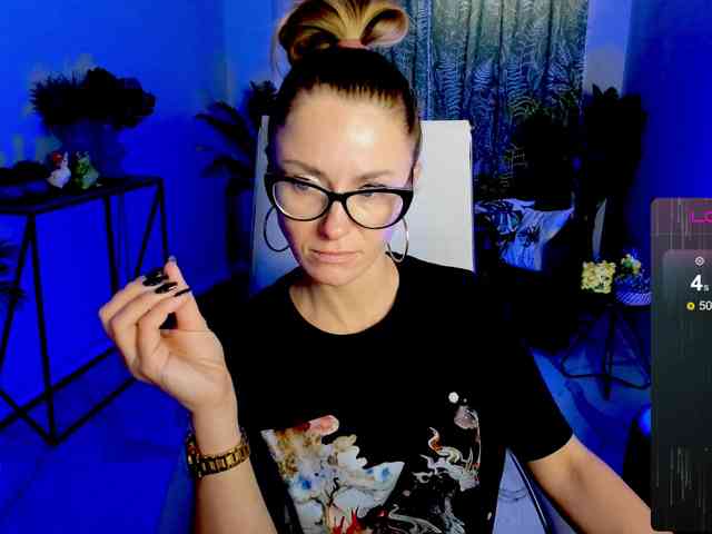 FreyaFindomFitGoddess webcam