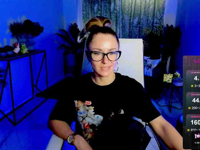 FreyaFindomFitGoddess webcam