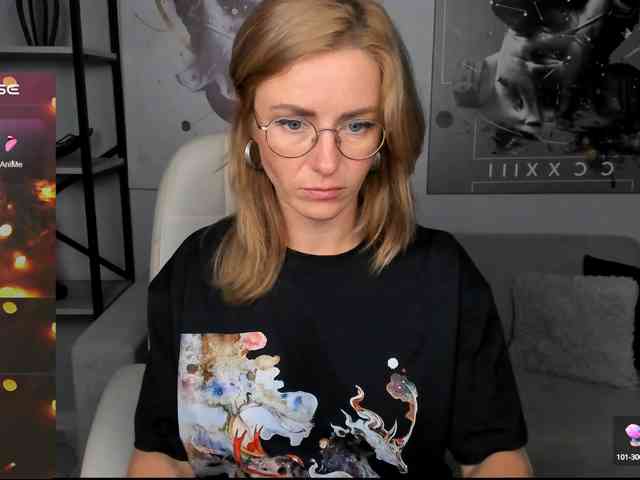FreyaFindomFitGoddess webcam