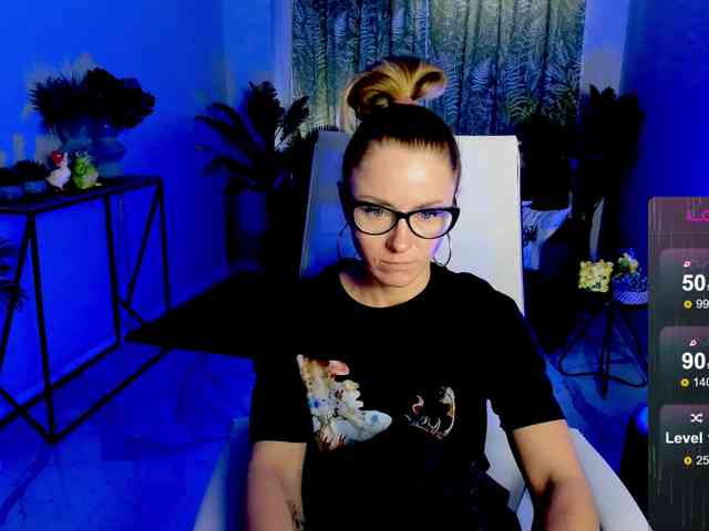 FreyaFindomFitGoddess webcam