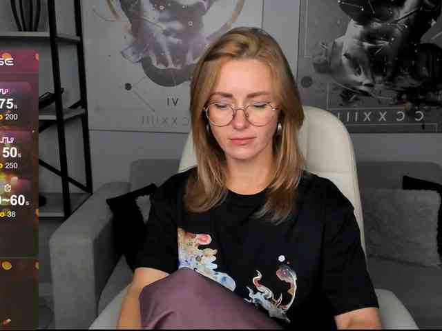 FreyaFindomFitGoddess webcam