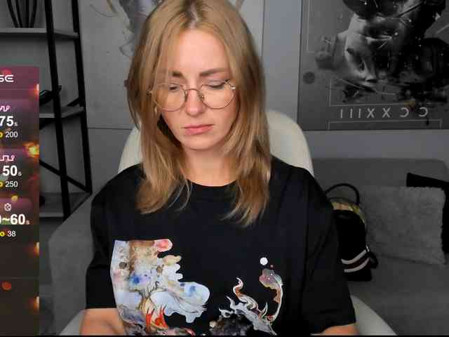 FreyaFindomFitGoddess webcam