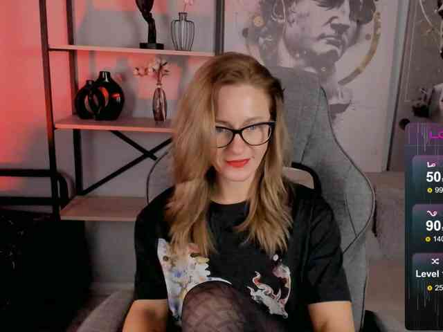 FreyaFindomFitGoddess webcam