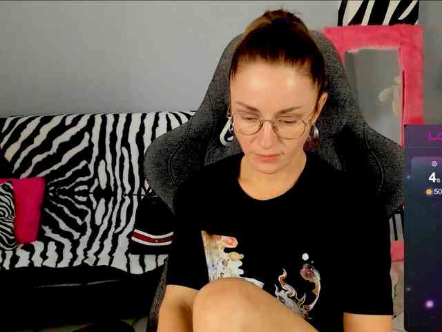 FreyaFindomFitGoddess webcam