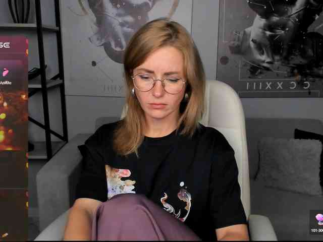 FreyaFindomFitGoddess webcam