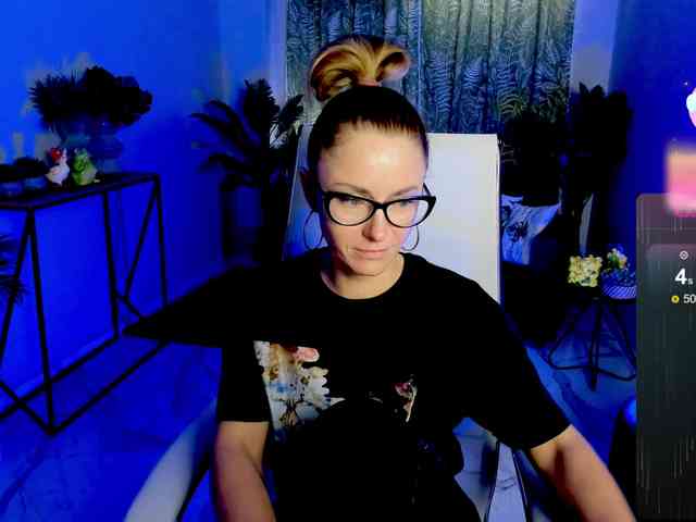 FreyaFindomFitGoddess webcam