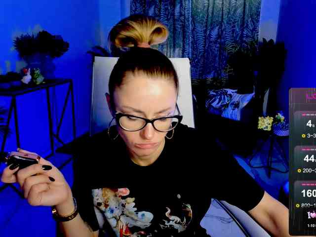 FreyaFindomFitGoddess webcam