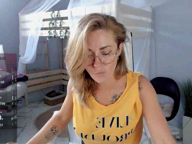 FreyaFindomFitGoddess webcam