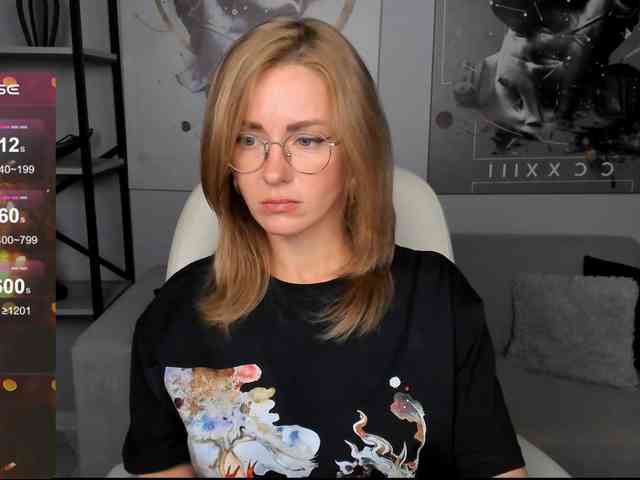 FreyaFindomFitGoddess webcam